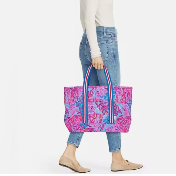 Lilly Pulitzer Mercato Tote Bag Shoulder Strapas Floral Ruby Red Wild Times Blue - Picture 1 of 10